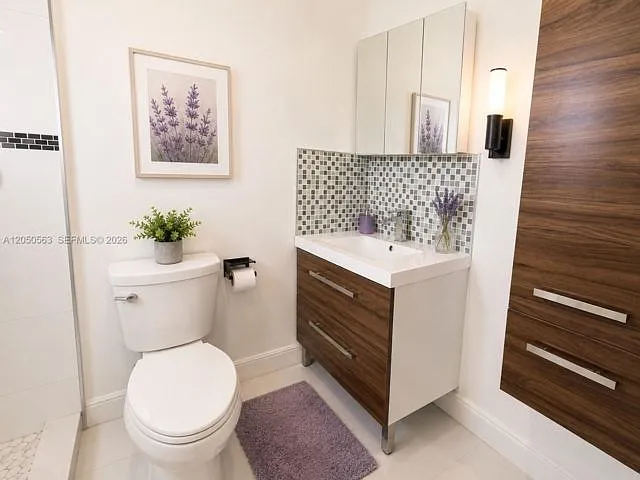 4 bed, 2.0 bath, 1315 sqft, $3,000 — Photo 2