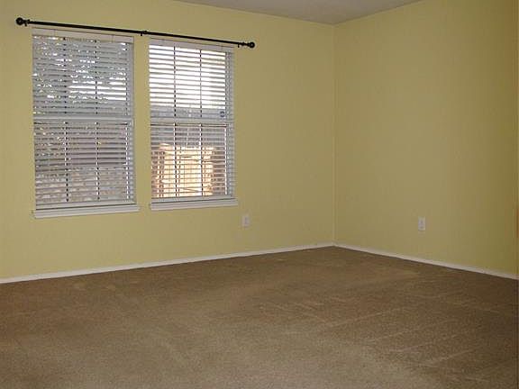 3rd image of 2813 Cliffview Dr