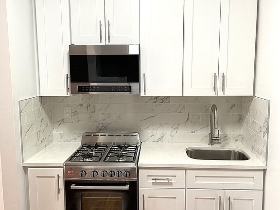 4th image of 433 W 54th St APT 6