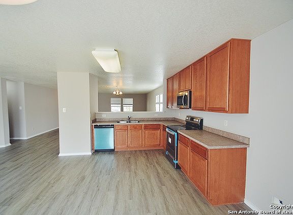 4th image of 331 Spruce Breeze