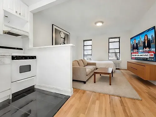 241 E 46th St #4D Photo 1