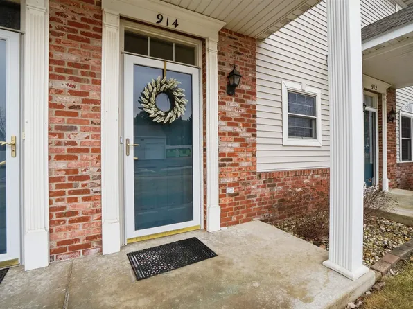 914 W Trailcreek Dr, Peoria, IL 61614