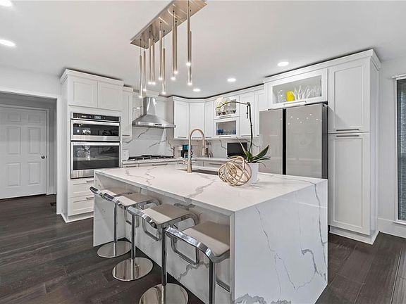 3rd image of 4367 Dunmore Rd NE