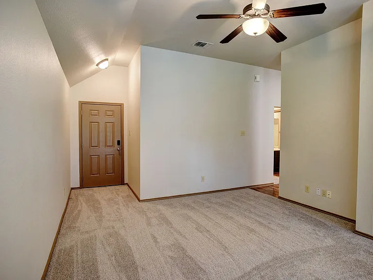 1320 Fern Ct — Photo 5