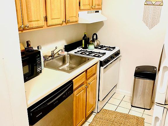 5th image of 492 9th Ave #2D