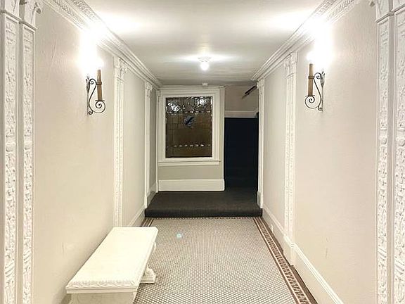 5th image of 2715 Franklin St APT 4