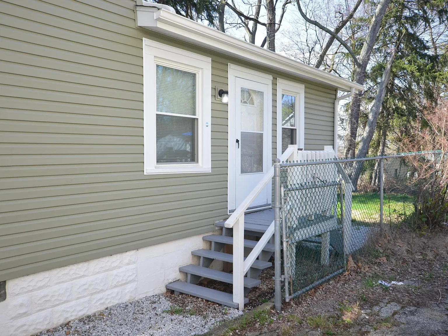 1 bed, 400 sqft, $695 — Photo 2