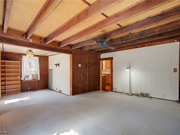 5th image of 2385 Valley Rd