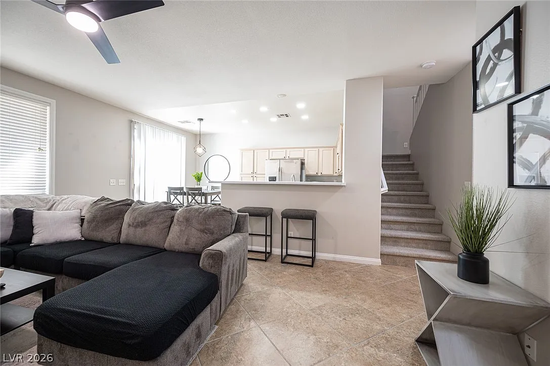 2 bed, 2.5 bath, 1371 sqft, $2,600 — Photo 3