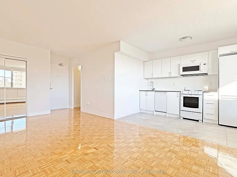 276 Saint George St #702 — Photo 4