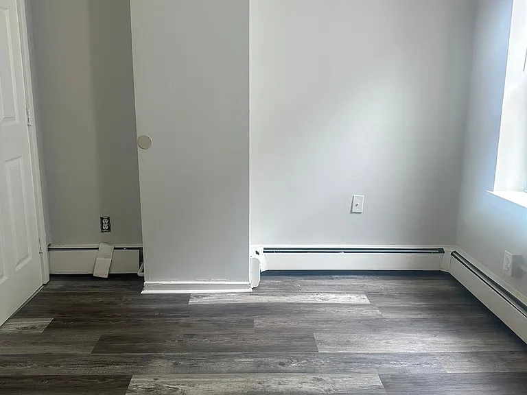 823 W 6th St #2 — Photo 9