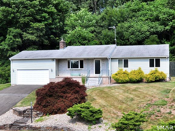 2nd image of 100 Wynding Brook Drive