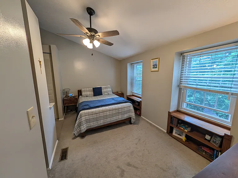 136 Saxonwald Ln — Photo 9