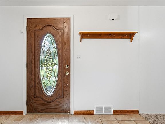 4th image of 174 Crescent Garden Dr