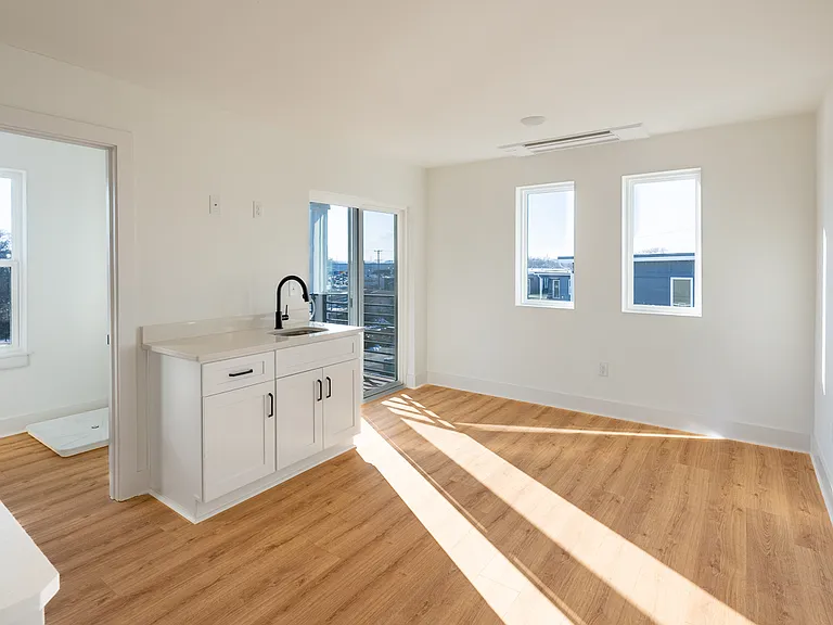 102 Duke St #1-8-1 — Photo 24