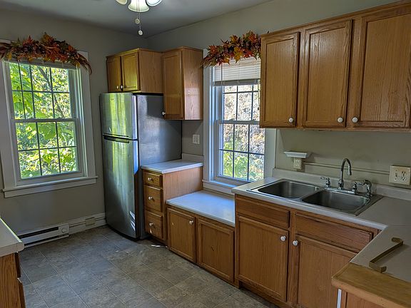 3rd image of 7 Island St #B