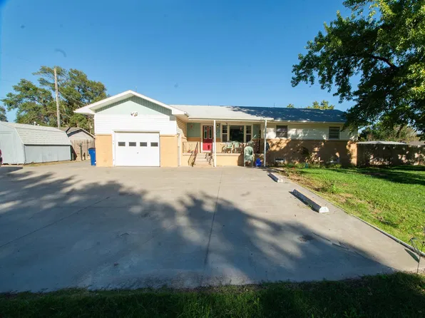 110 S Cedar St, Goessel, KS 67053