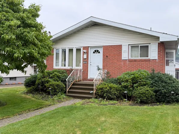 100 Jackson St, Edwardsville, PA 18704