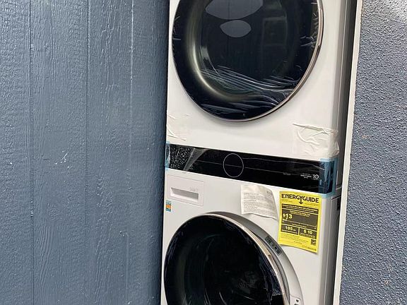 4th image of 300 Fernando Ave