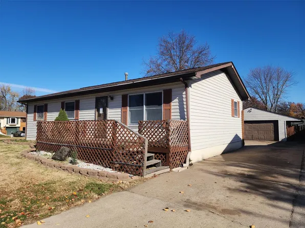 613 Albers Ln, Bethalto, IL 62010