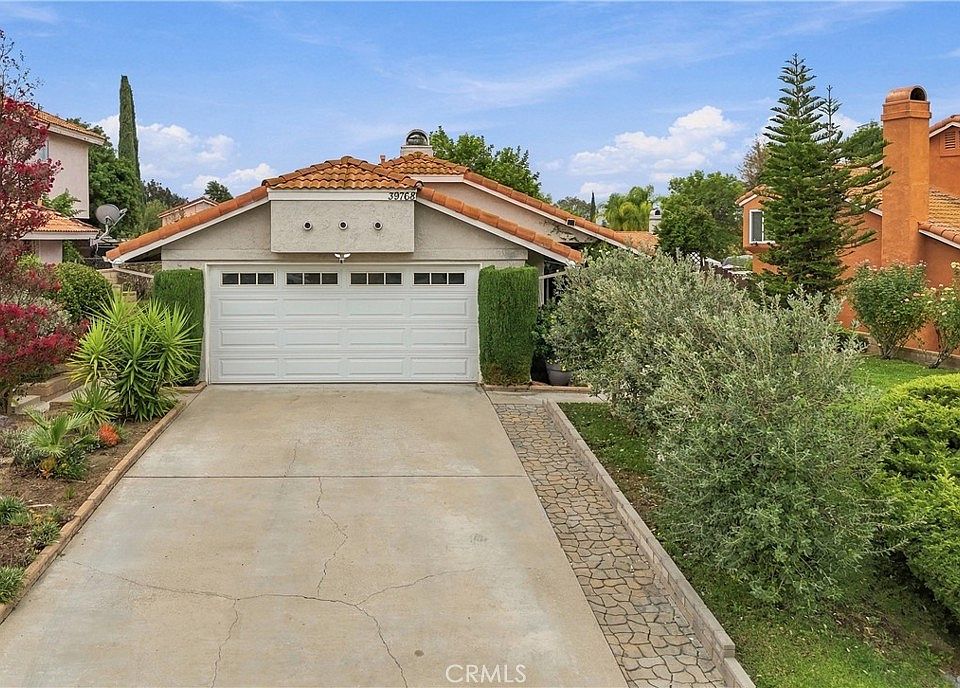 1st image of 39768 Oak Cliff Dr