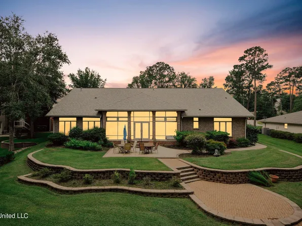 7612 Fairway Dr, Diamondhead, MS 39525