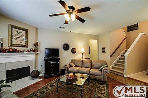 2nd image of 601 Oakbrook Dr
