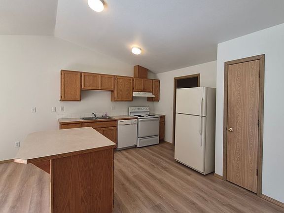 4th image of 2218 168th St E