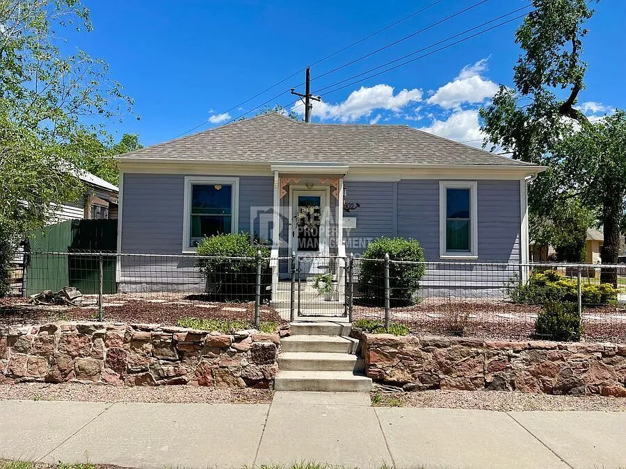 Charming, Updated Home in a Walkable Neighborhood 902 Cucharras St, Colorado Springs — Photo 2