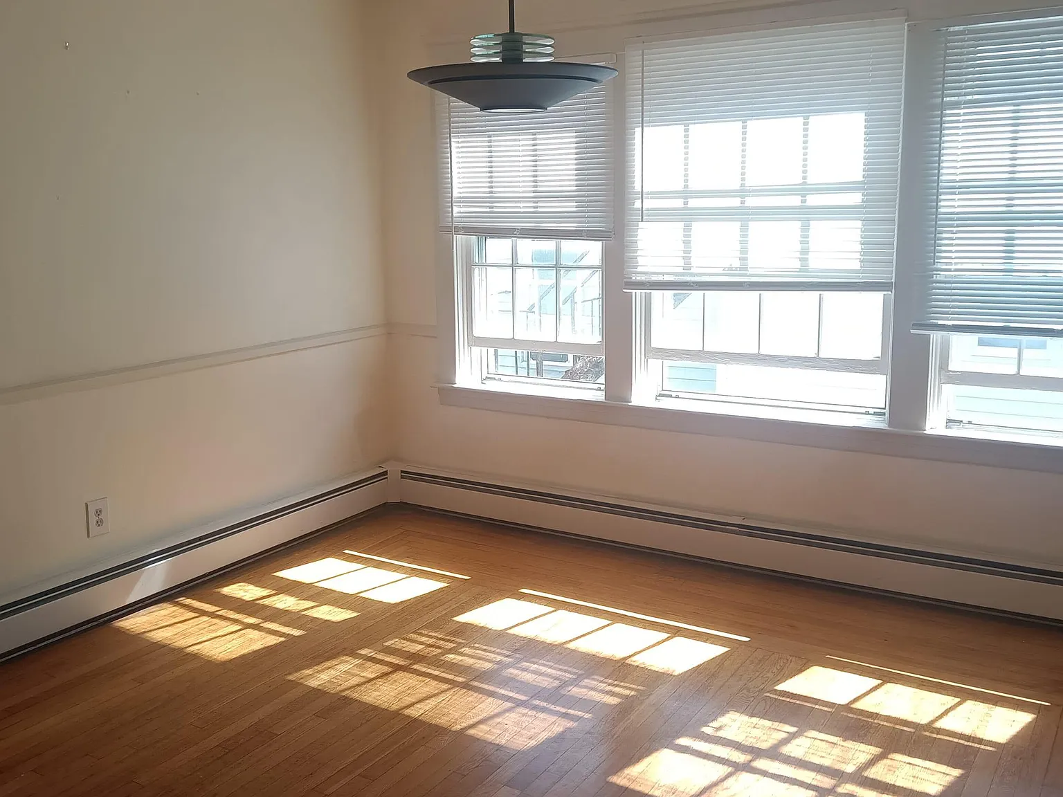 3 bed, 1900 sqft, $2,900 — Photo 4