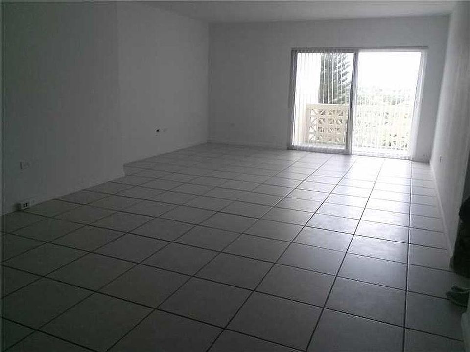 2nd image of 353 W 47th St APT 3H