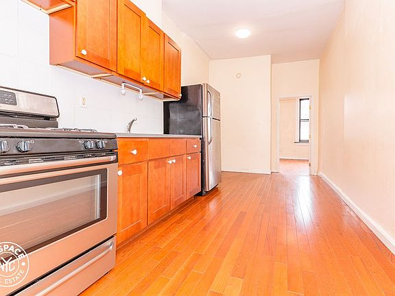 3rd image of 781 Franklin Ave #4B