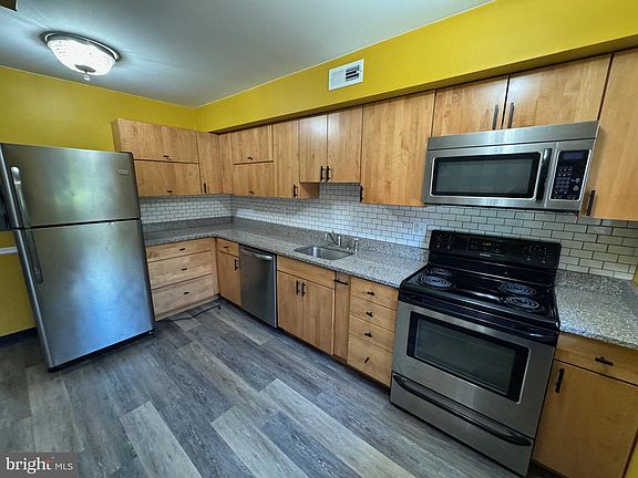 3rd image of 429 Bianca Cir #142