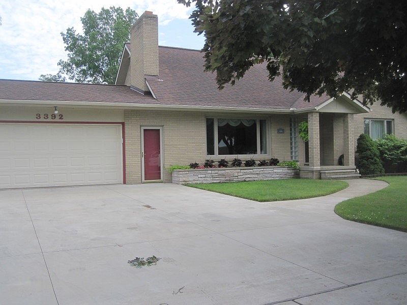1st image of 3392 Parkway Dr