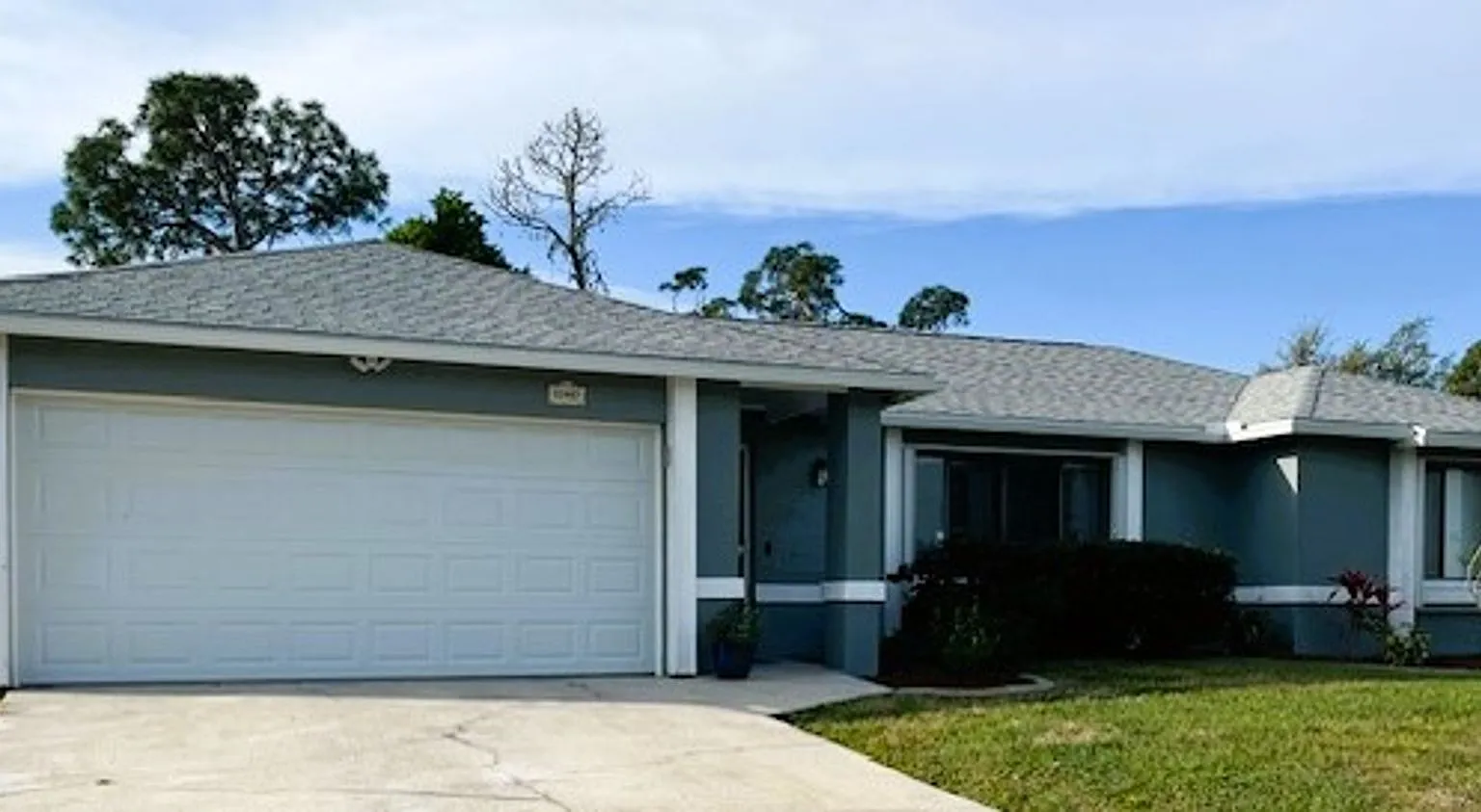Updated 3-Bedroom, 2-Bath Home w/ Office Your Perfect Florida Retreat! Available April through No... — Photo 2