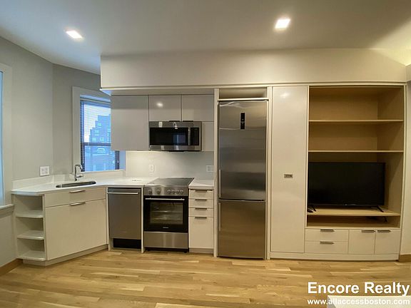 3rd image of 113 Mount Auburn St #63