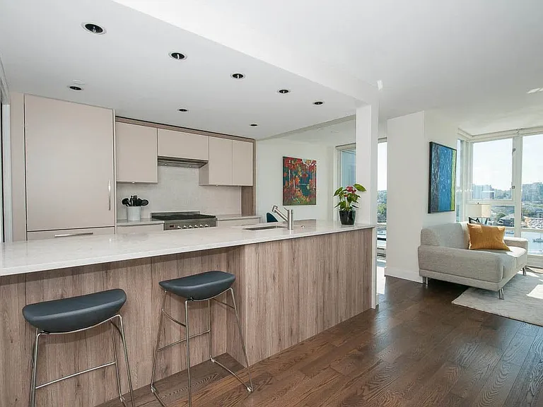 1067 Marinaside Cres #1703 — Photo 7