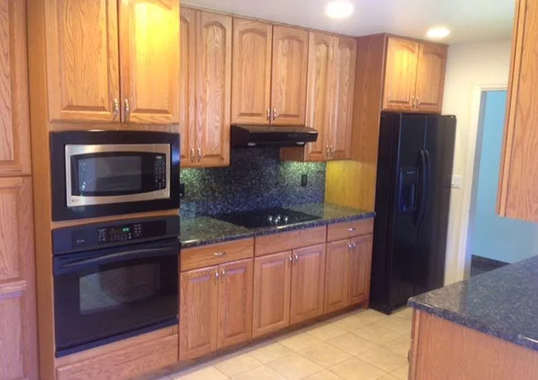 5 bed, 2216 sqft, $6,495 — Photo 3