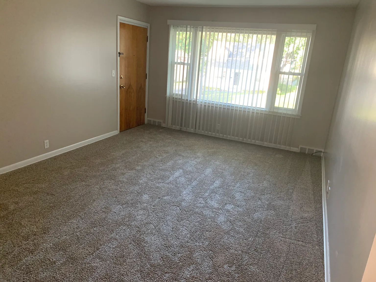 2 bed, 900 sqft, $1,300 — Photo 3
