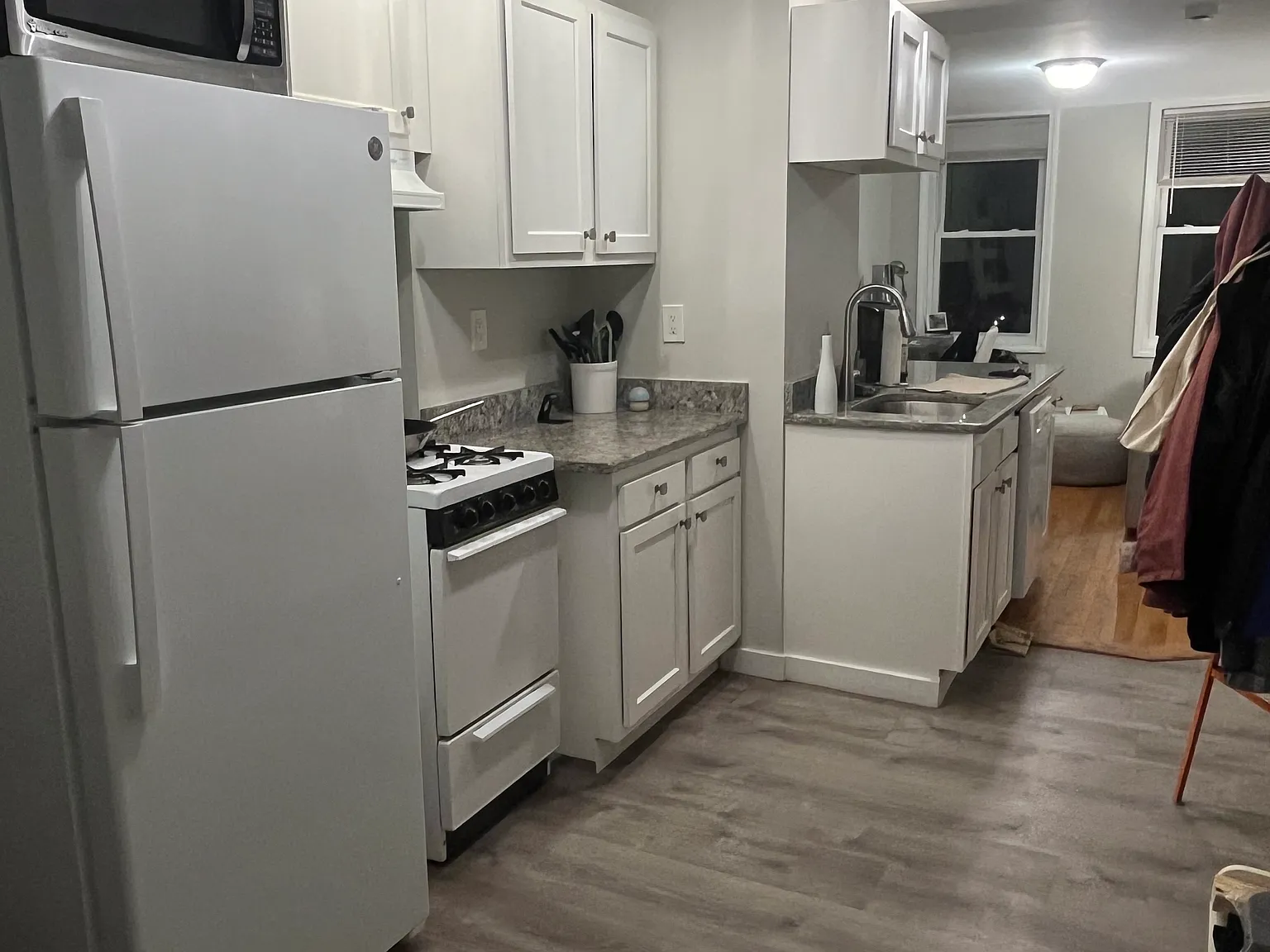 2 bed, 750 sqft, $4,000 — Photo 4