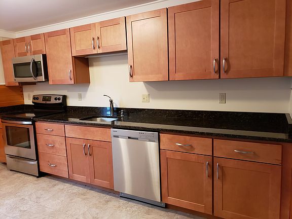 2nd image of 763 Hilldale Ave Unit 3