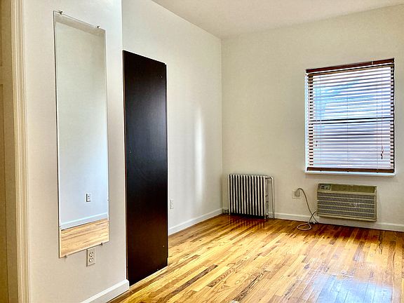 3rd image of 351 Manhattan Ave APT 1R