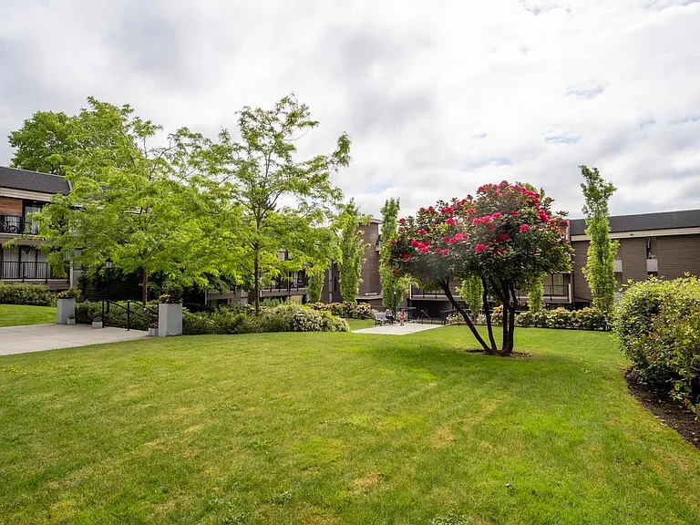 720 Queens Ave — Photo 6
