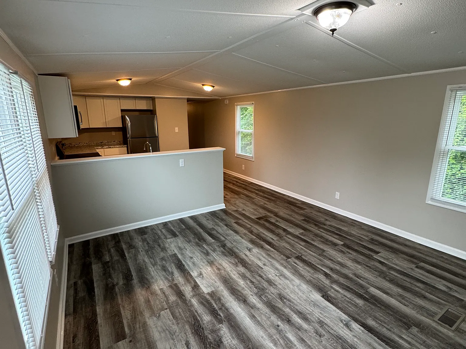 3 bed, 980 sqft, $1,225 — Photo 3