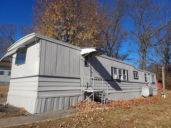 4th image of 5 Surrey Ln
