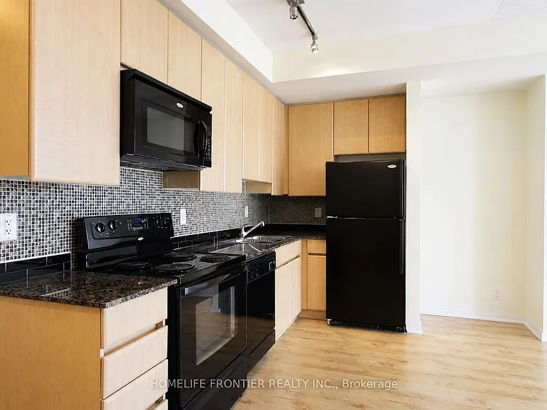 30 Canterbury Pl #703 — Photo 2