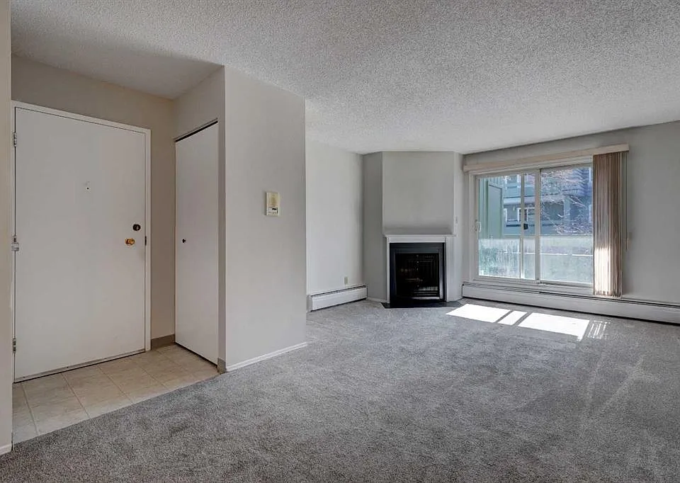 315 Southampton Dr SW #4201