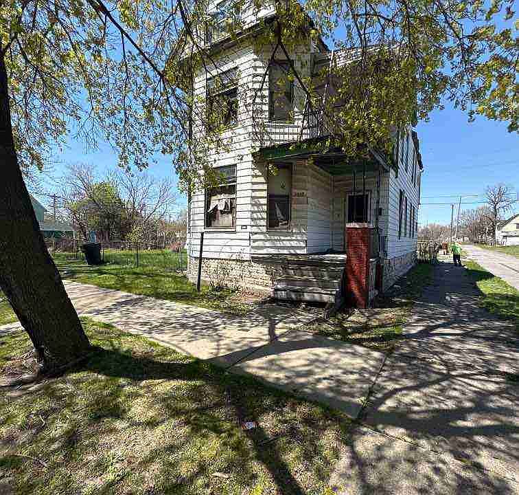 3537 E Hancock