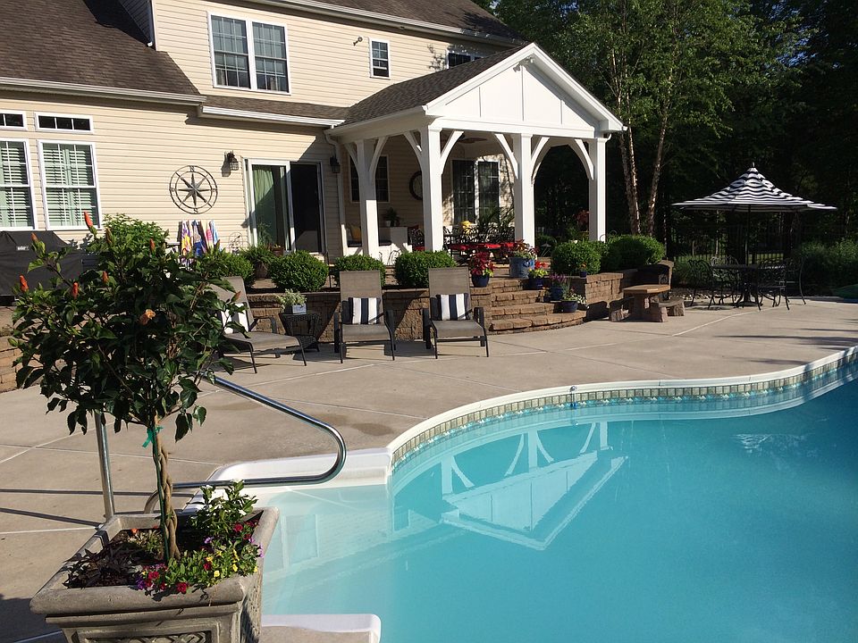 2nd image of 1943 Detwiler Rd