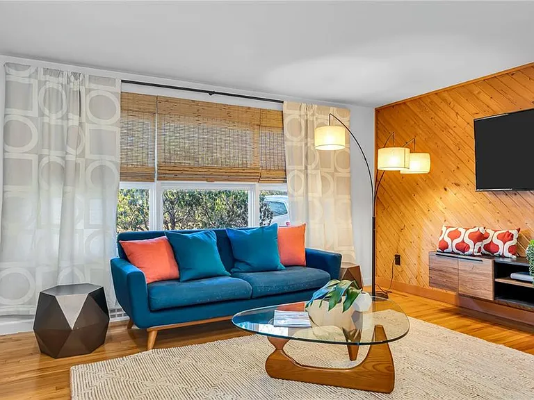 1 Collins Ter — Photo 5